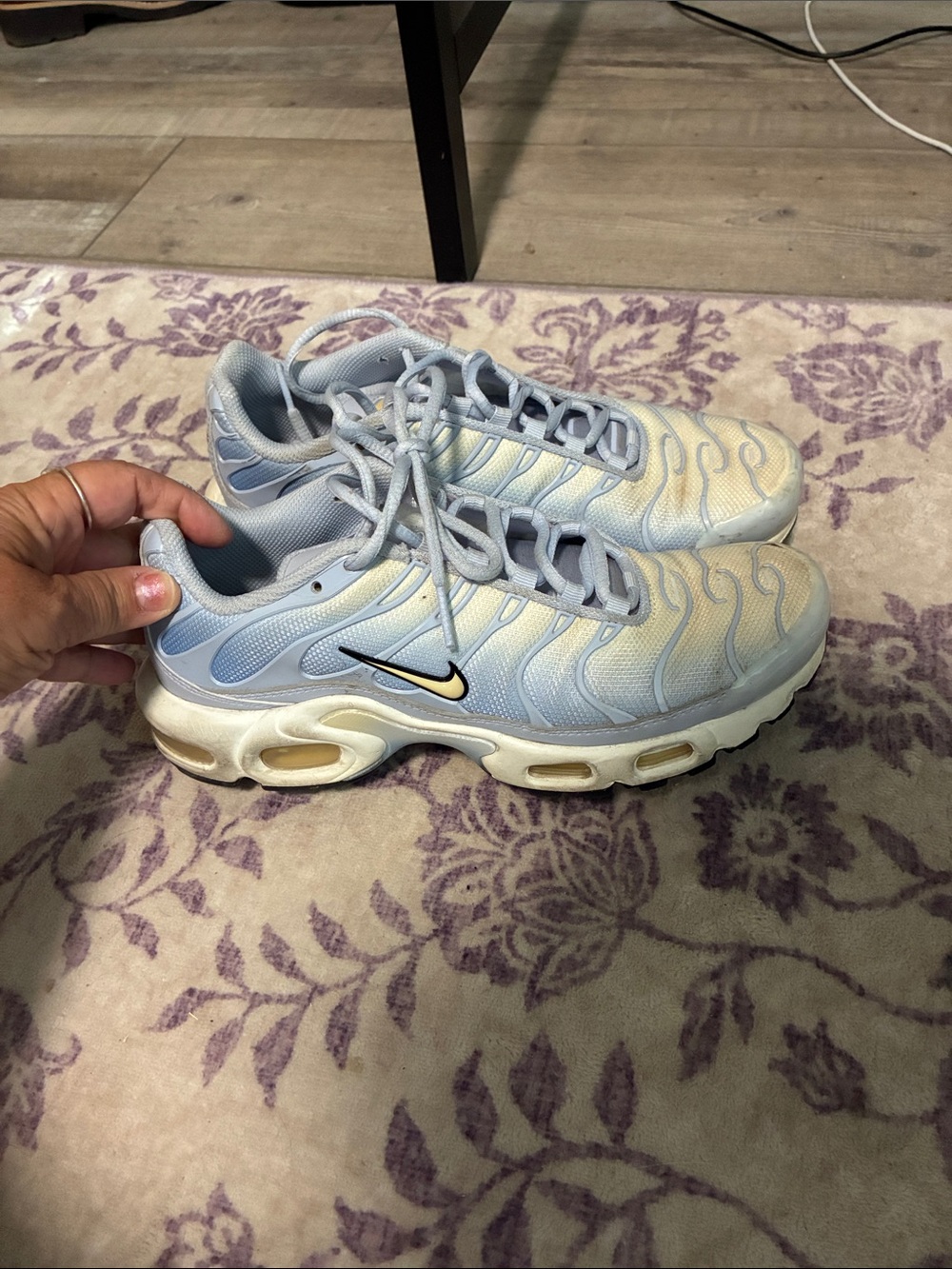Nike Women’s Light Blue and Cream Air Max